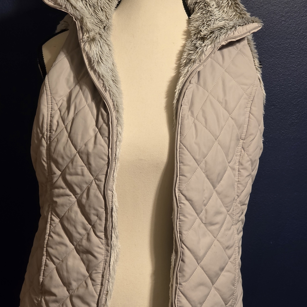 Women's Quilted Vest with Faux Fur Lining